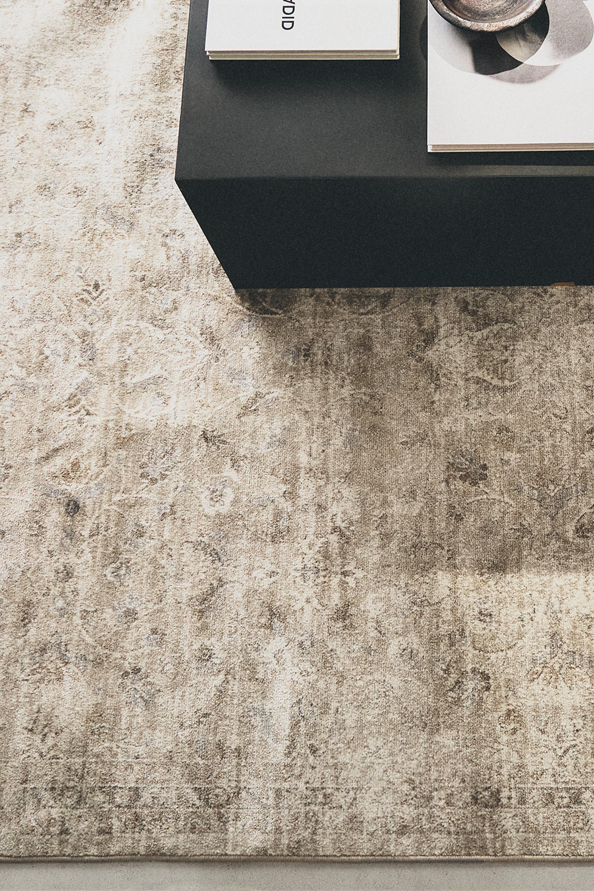 VINTAGE STYLE AREA RUG